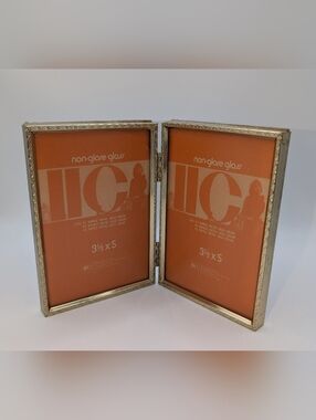 Vtg Folding Brass Tone Ornate Standing Double Photo Frame 3 1/2 x 5"
